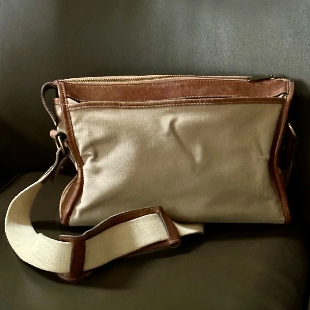 A684 circa 1978 Ghurka No. 8 Courier Bag Leather USA Made Vintage Saddle